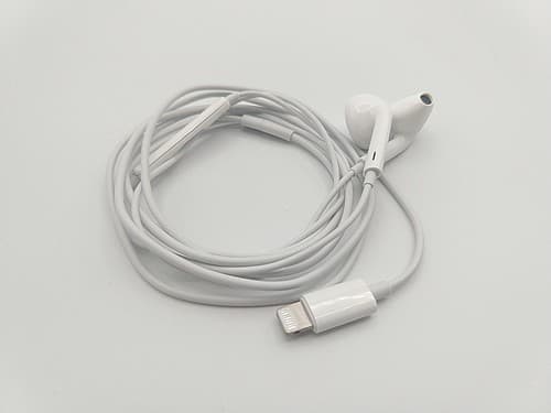Apple EarPods with Lightning Connector In Ear Canal Headset - White NEVER USED