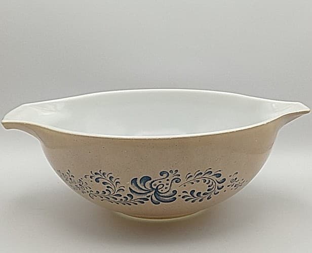 Vintage Pyrex Homestead Cinderella 4 Qt Mixing Bowl 444